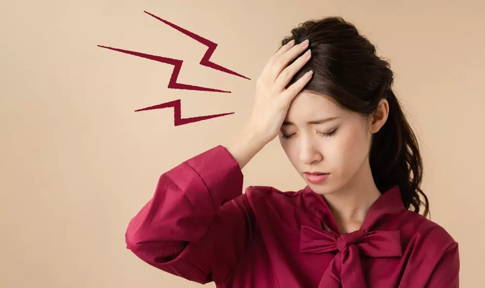 頭痛の女性